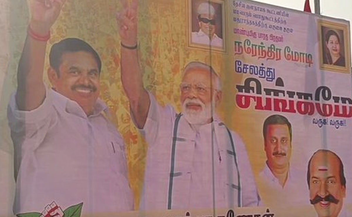 PM Modi lands in Thiruvananthapuram, thousands line the roads to see him