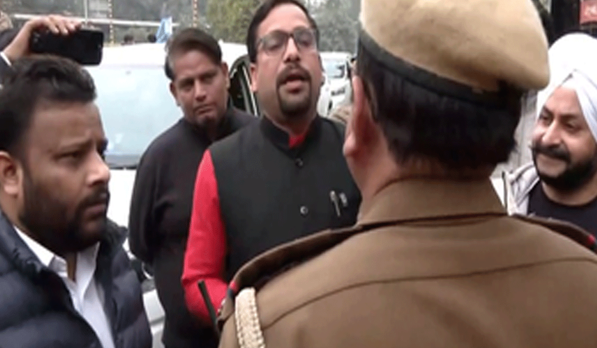 BJP can't stop us from going to our offices: Suspended AAP MLAs stopped at Delhi Assembly gates