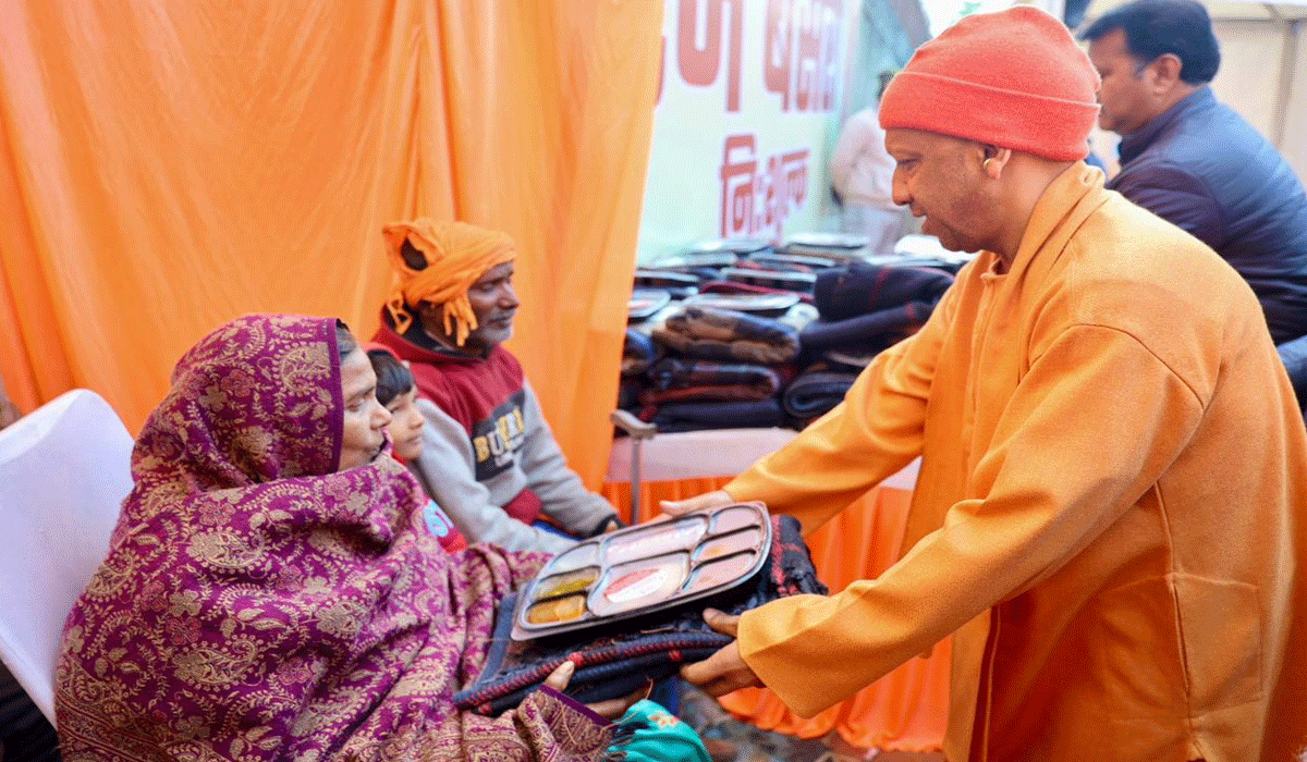 CM Yogi visits night shelters in Gorakhpur amid severe cold wave in UP