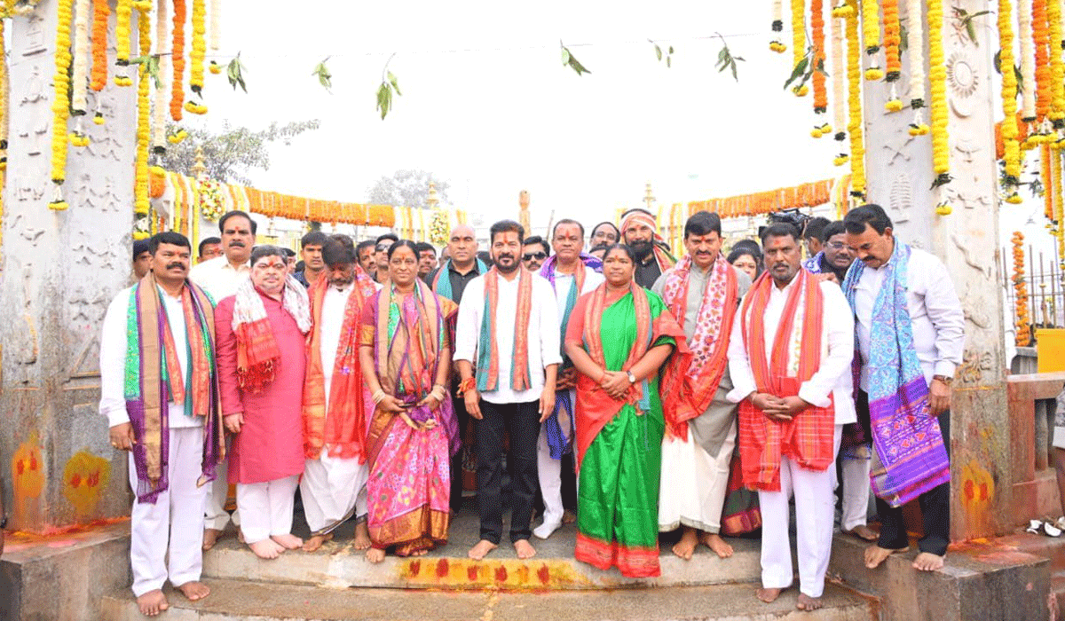 Telangana CM, ministers offer prayers at tribal shrine in Medaram
