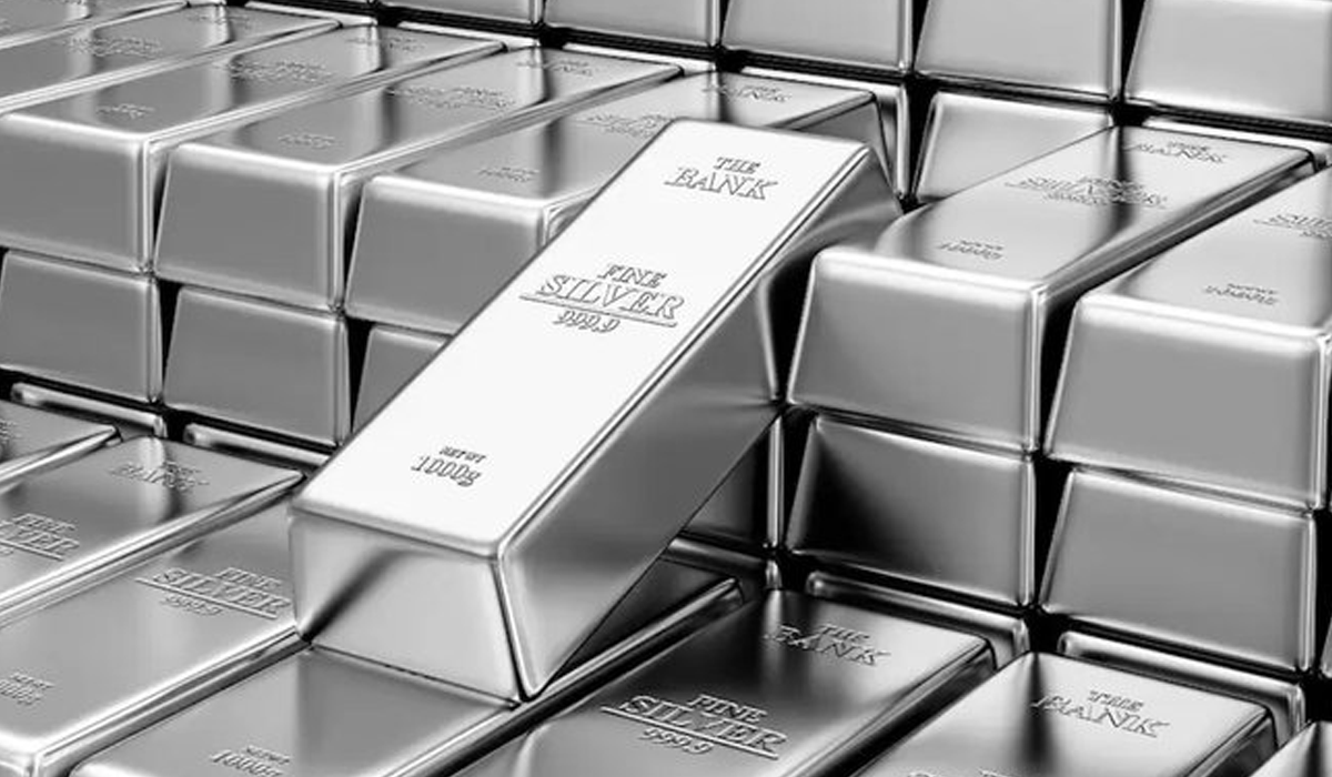 Silver at lifetime high, hits Rs 3 lakh per kg on MCX amid global tensions