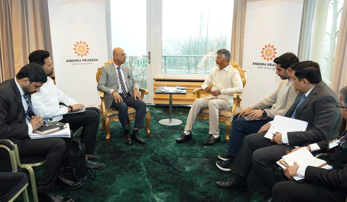 Andhra CM Chandrababu Naidu meets Singapore President in Zurich