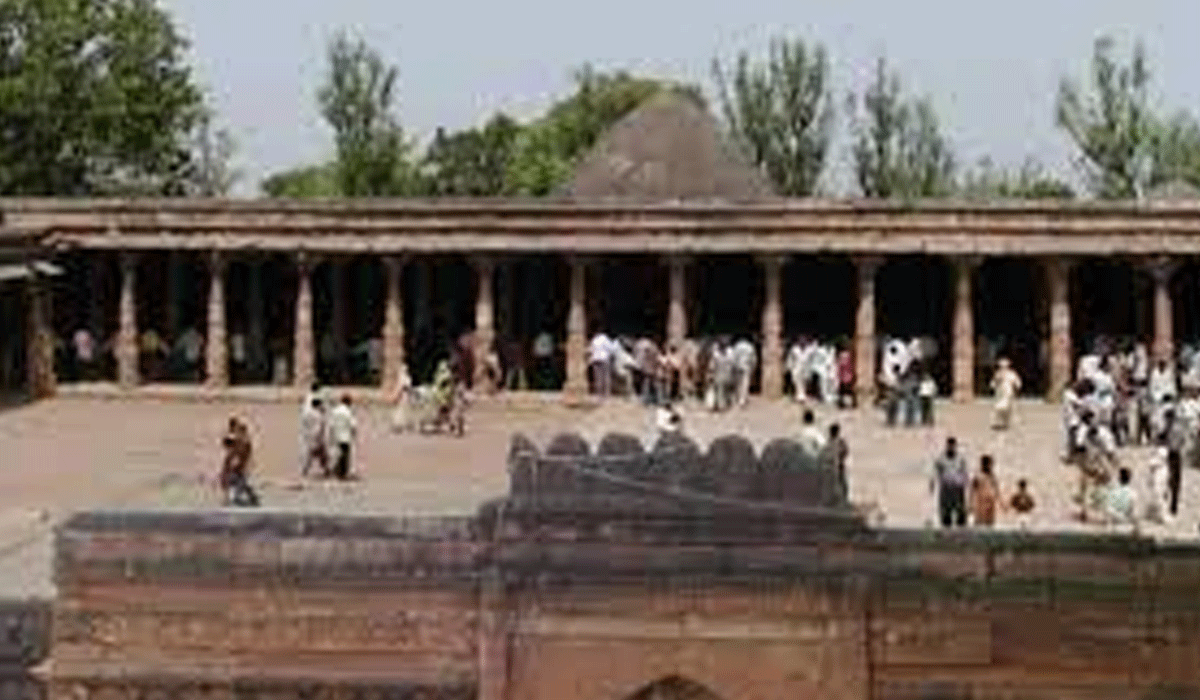 Peaceful Friday namaz offered at Bhojshala complex amid tight security