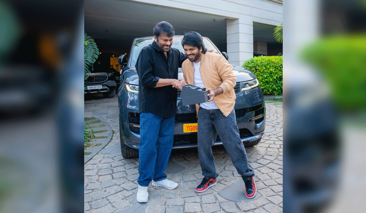 Chiranjeevi gifts 'Mana Shankara Vara Prasad Garu' director Anil Ravipudi a brand-new car!