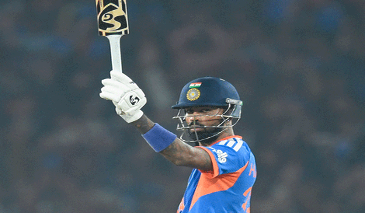Hardik Pandya slams five sixes in an over to score maiden Vijay Hazare Trophy century