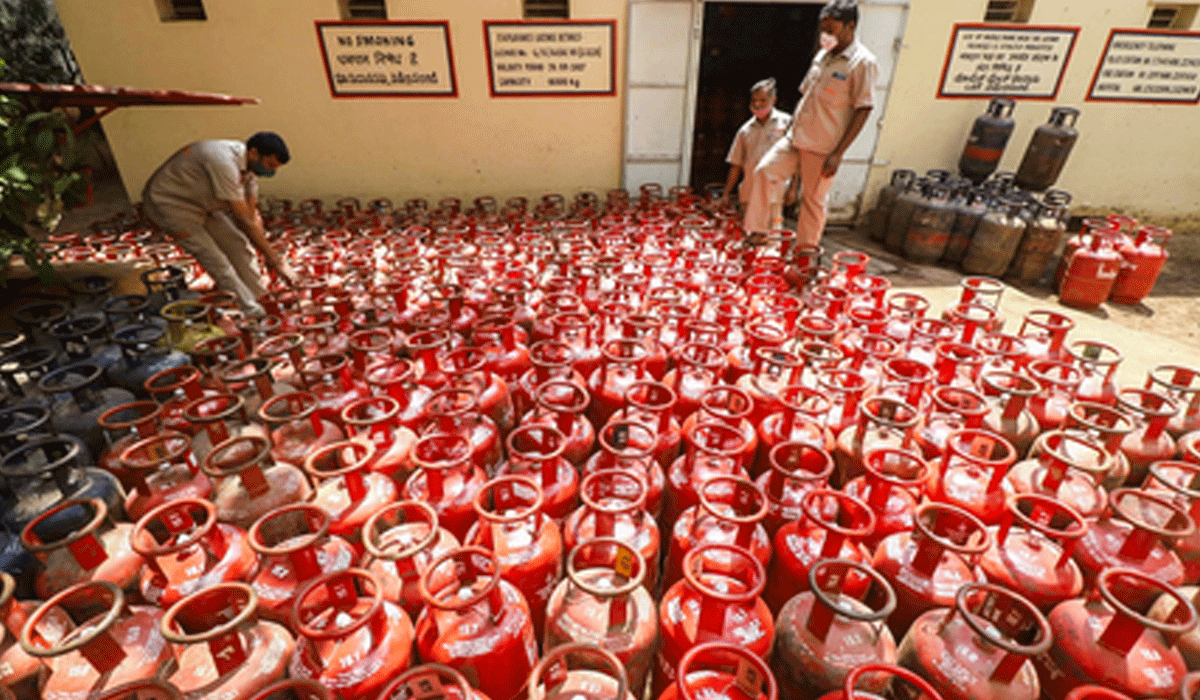 New Year Relief: IGL Cuts Piped Cooking Gas Prices in Delhi-NCR