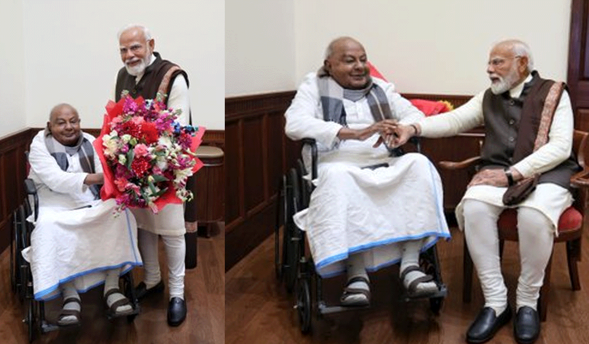 PM Modi meets Deve Gowda, praises his insights on key issues
