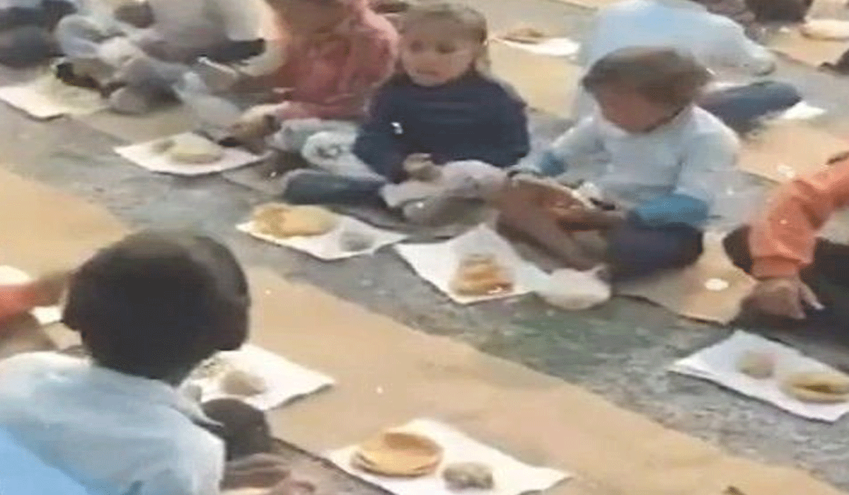Mid-day meal served on torn paper on Republic Day: School principal suspended in MP’s Maihar