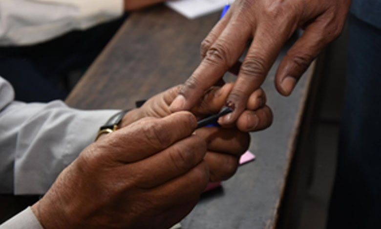 Telangana municipal polls: 902 nominations filed on first day