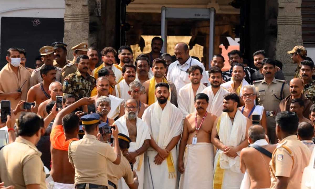 Indian cricket team visits Sree Padmanabhaswamy Temple ahead of T20I series finale in Kerala