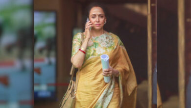 Senior Citizen Complains About Voting Problems to Hema Malini in Mumbai