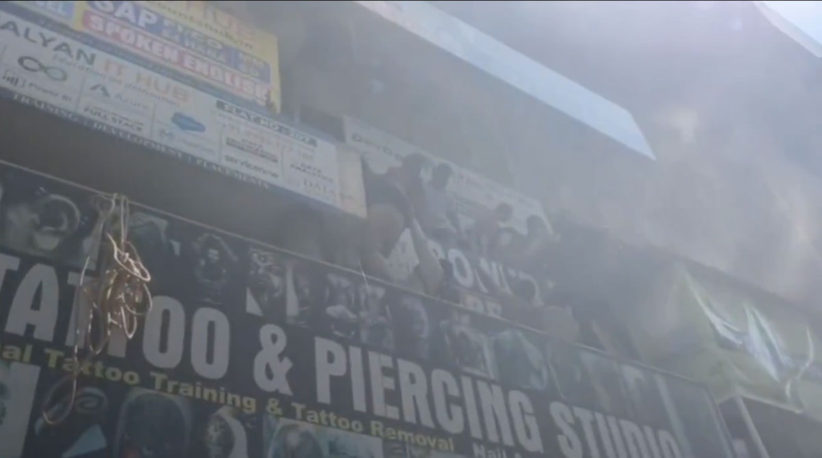 Massive Fire Breaks Out at Nilgiri Block Near Maitrivanam in Hyderabad; Students Rescued