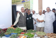 Governor Acharya Devvrat inaugurates 'Prakritik Krishi Utpadan' exhibition
