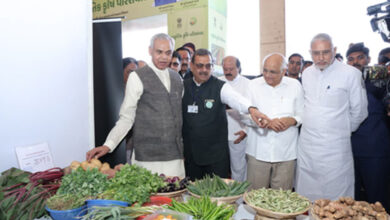 Governor Acharya Devvrat inaugurates 'Prakritik Krishi Utpadan' exhibition