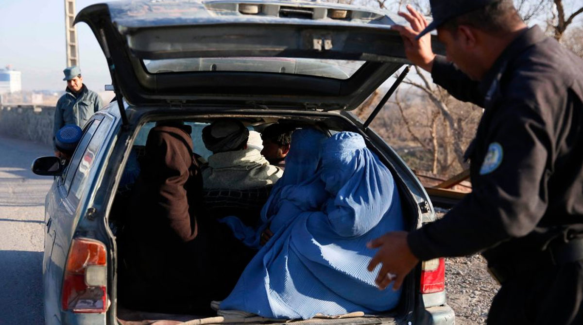 Police arrest two drug smugglers, seize 75 kg illegal drug in Western Afghanistan