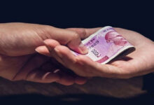 FDA clerk caught at Mantralaya by ACB accepting bribe of Rs 35,000