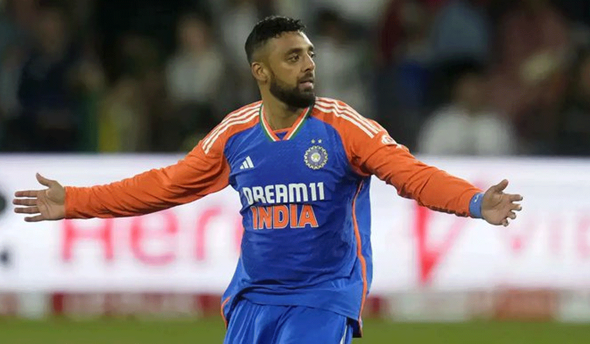 T20 WC: Chakaravarthy's accuracy makes him a challenging bowler, says Mhambrey