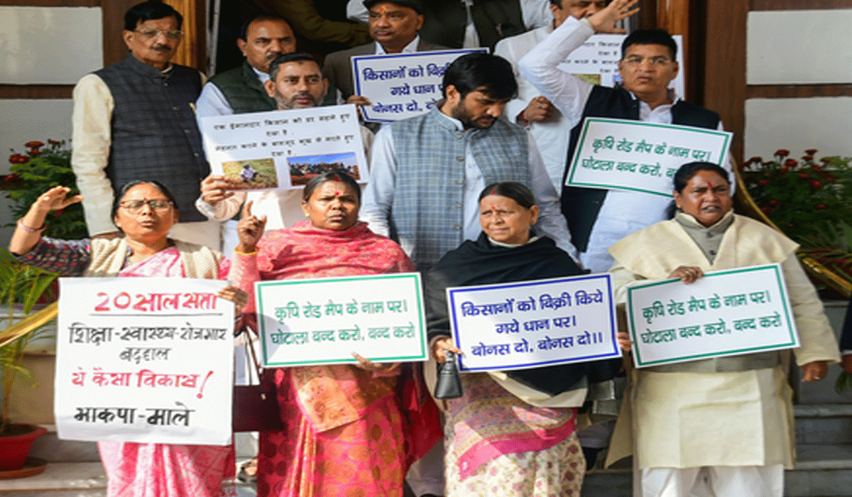 Opposition protests outside Bihar Legislative Council; Rabri Devi raises farmers' issues