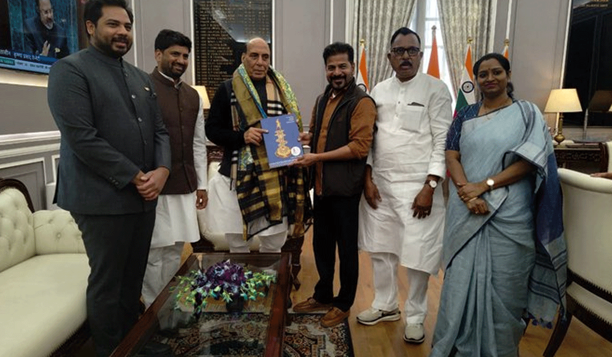 Telangana CM meets Rajnath Singh, discusses Gandhi Sarovar Project