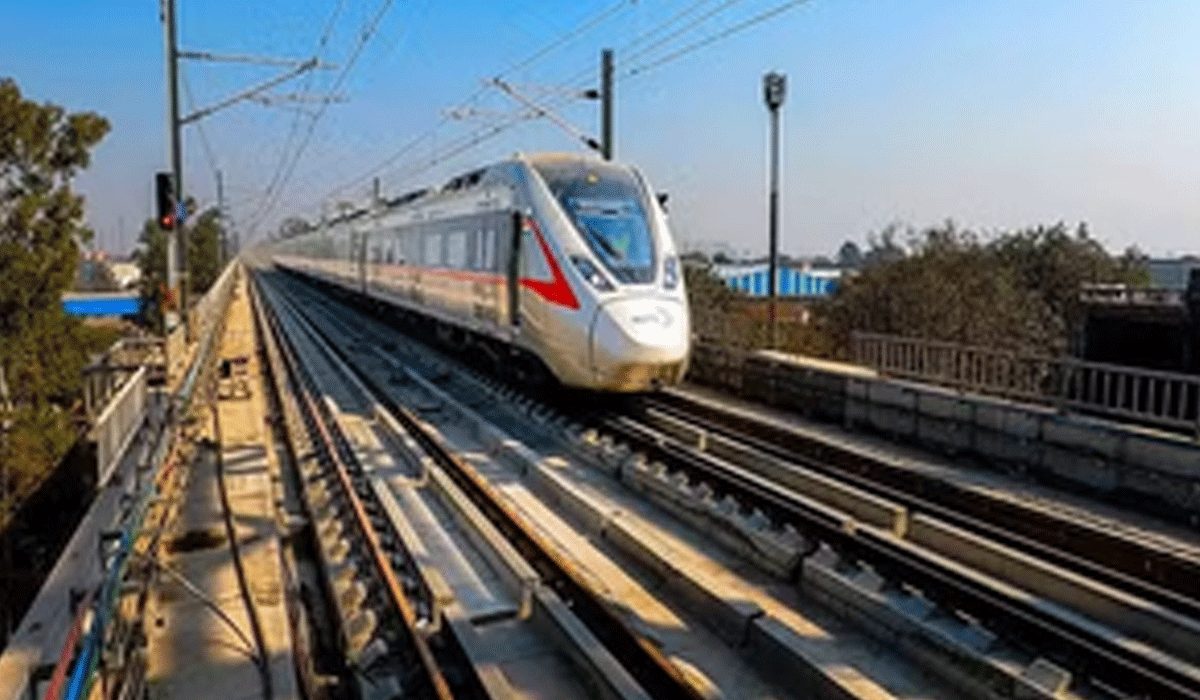 Kerala at 'rail crossroads' as CM Vijayan seeks RRTS support, Sreedharan offers rival vision