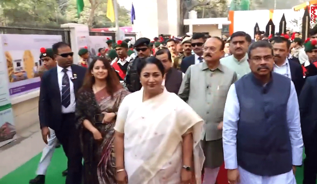 Dharmendra Pradhan, Delhi CM open CM-Shri School in Sarojini Nagar