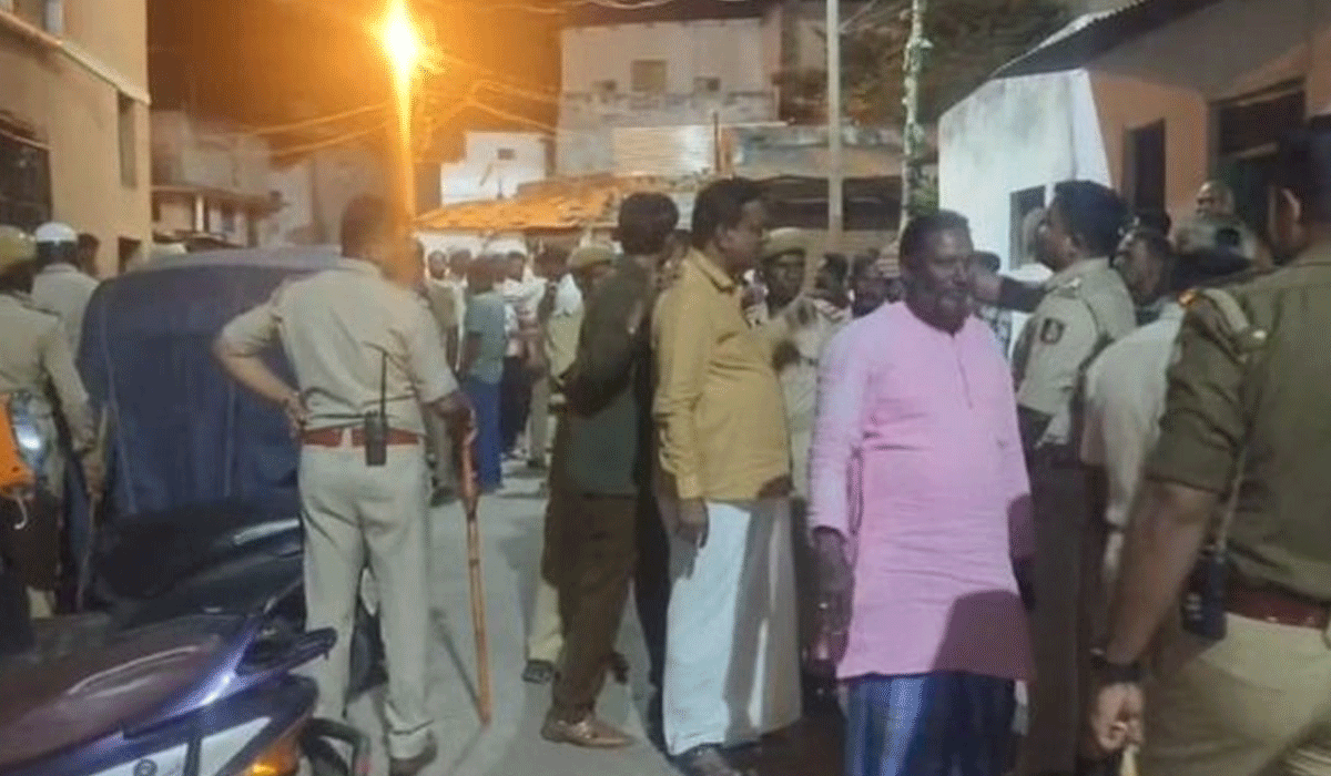 Stone pelting recurs in Karnataka's Bagalkot; police resort to lathi-charge to disperse mob