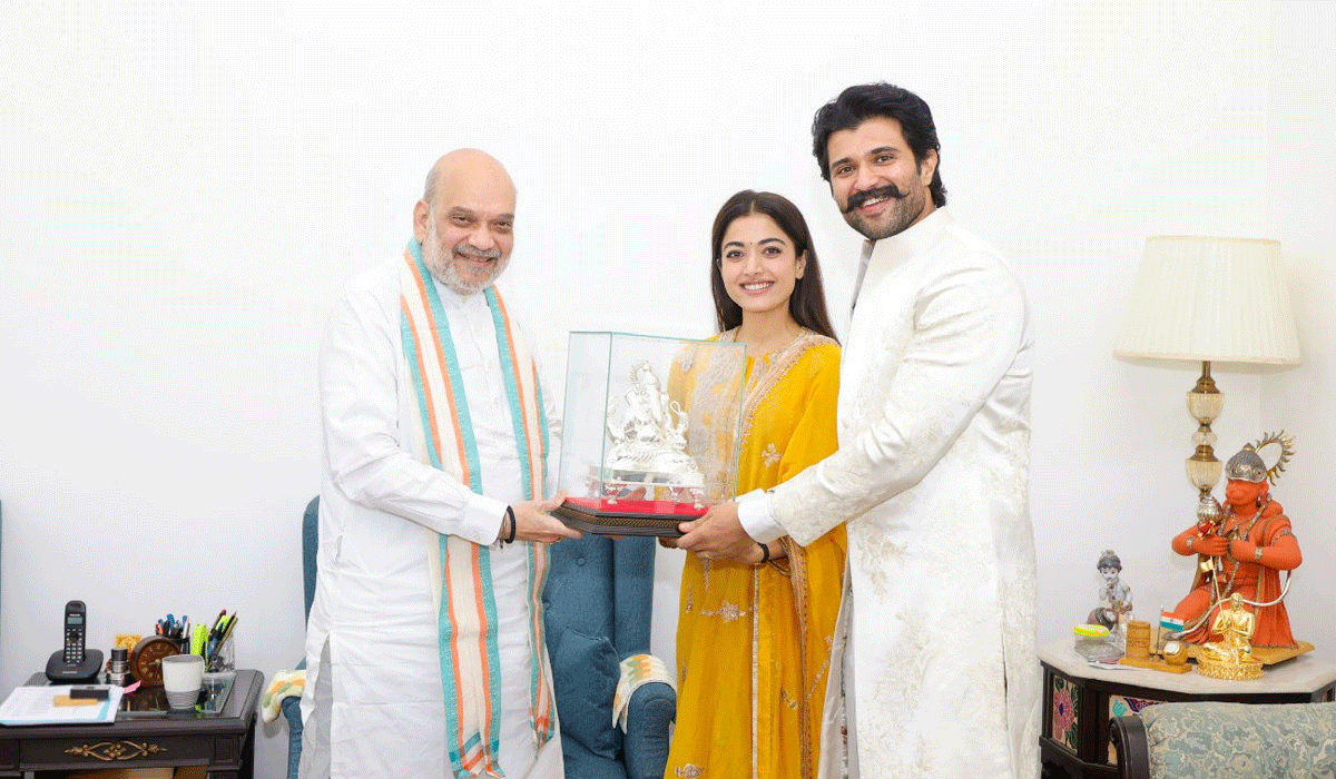 Vijay Deverakonda-Rashmika Mandanna receives a beautiful Ganesh idol from Home Minister Amit Shah