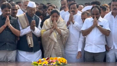 Sunetra Pawar Pays Tribute at Yashwantrao Chavan Memorial in Satara