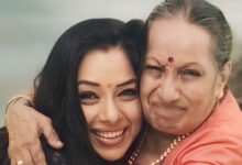 Rupali Ganguly & her 70 year-old mother dance their heart out to Shararat from Dhurandhar