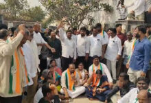 Aliabad Tension: Congress Alleges BRS Removed DJ Wires of Campaign Vehicle, Road Protest Erupts