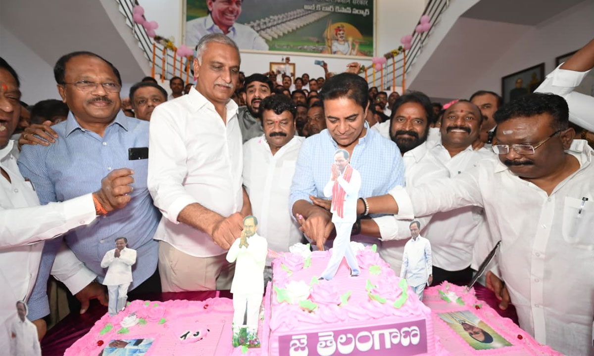 K Chandrashekhar Rao 72nd Birthday Celebrated at Telangana Bhavan with BRS Leaders