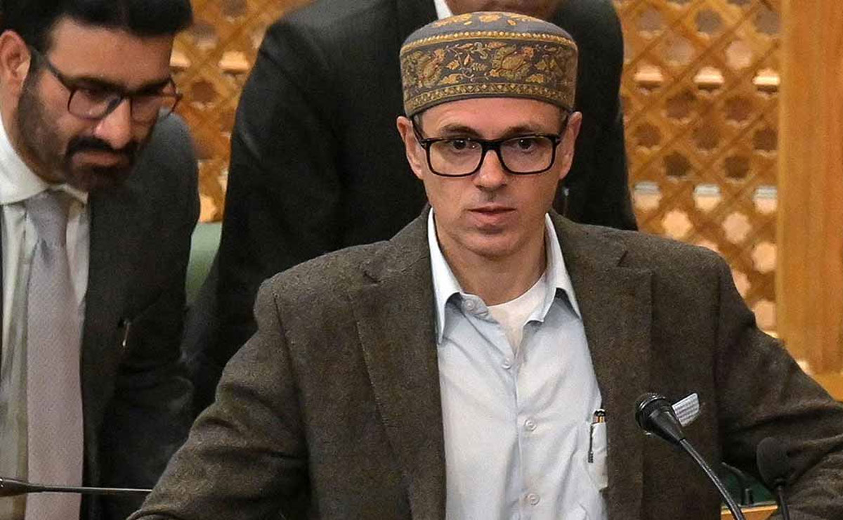 Over one lakh daily wagers, casual labourers working in various govt departments: J&K CM