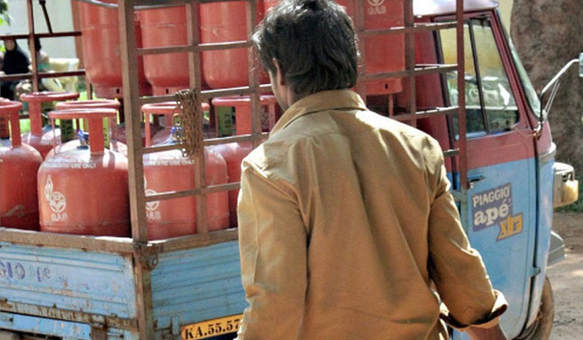 27 gas cylinders stolen from delivery tempo in Mumbai; probe on