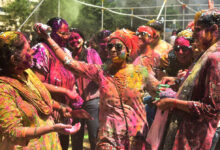 Governors, CMs of Telugu states greet people on Holi