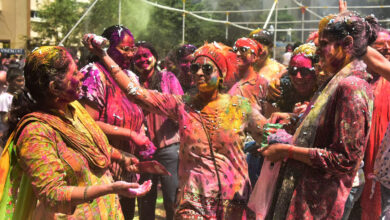 Governors, CMs of Telugu states greet people on Holi