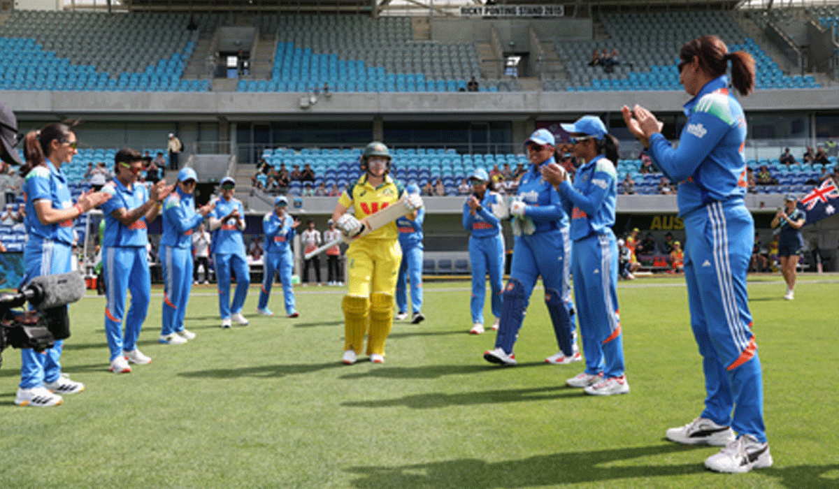 Indian women's team accords guard of honour to Alyssa Healy in her farewell ODI
