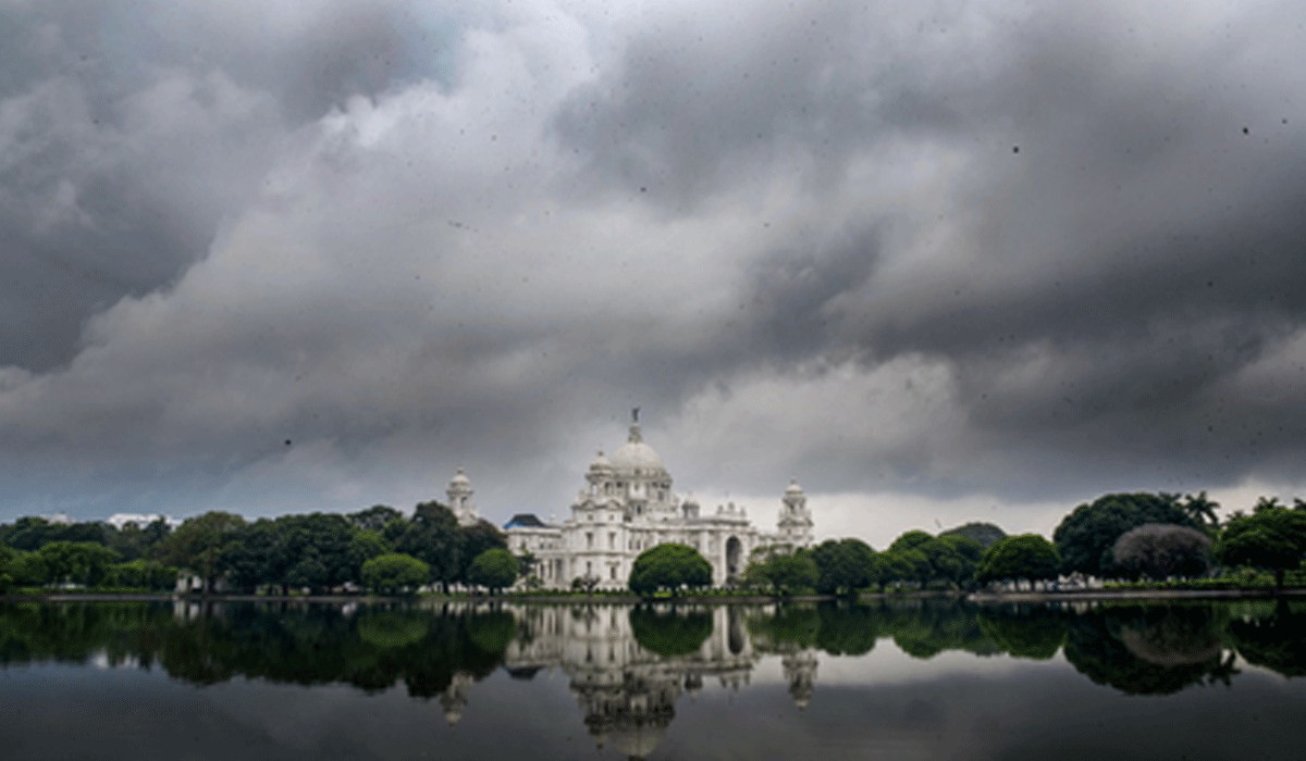 Weather office forecasts rain with thunderstorms in Kolkata