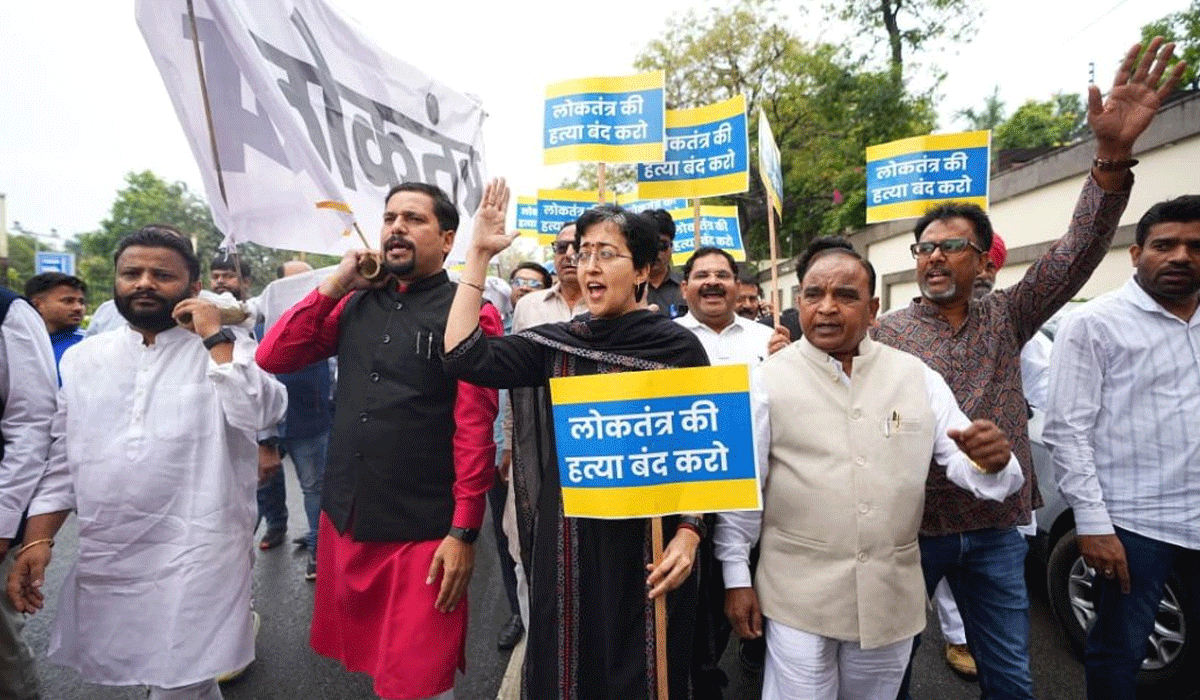AAP MLAs stage protest outside Delhi Assembly against suspension of 4 legislators