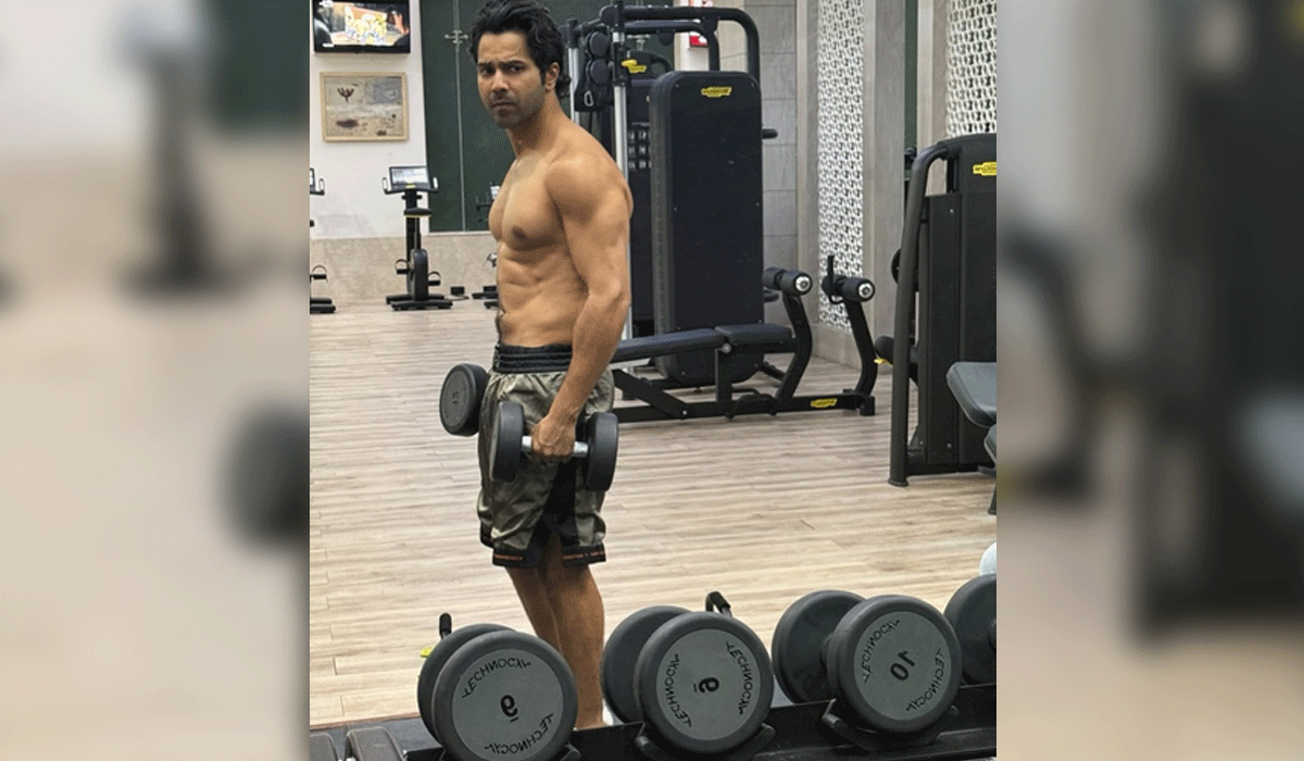 Varun Dhawan says 'Hai jawaani toh workout karna hain' as he flaunts his toned physique
