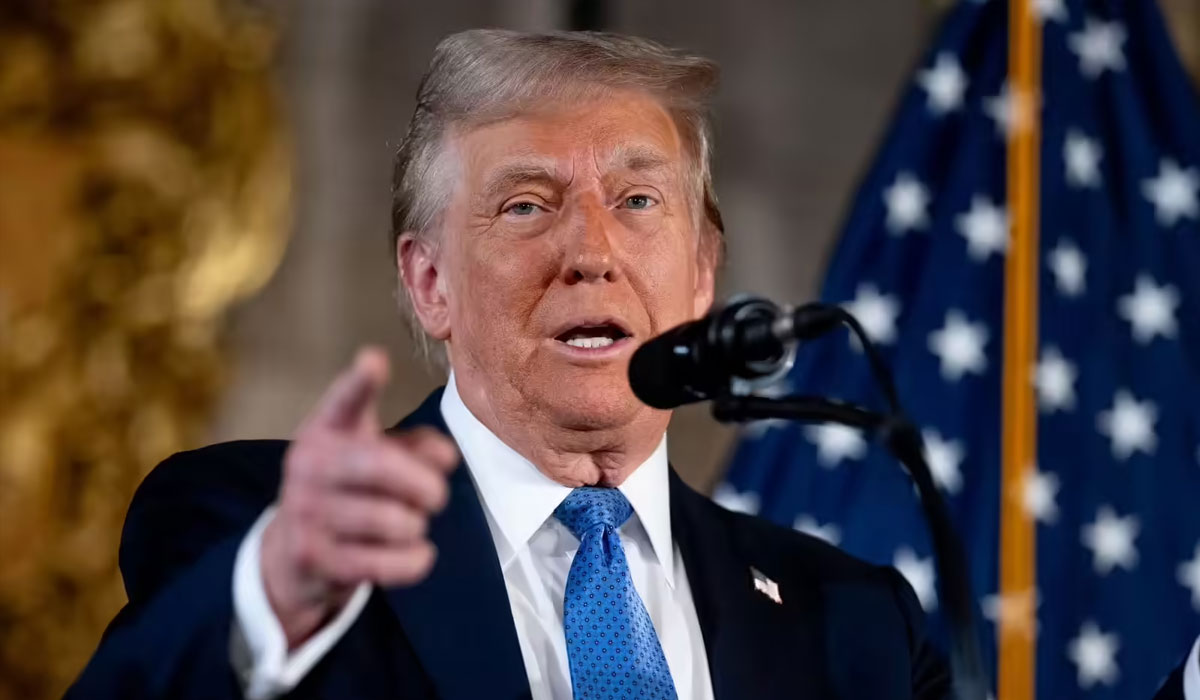 Trump threatens Iran over Hormuz strait