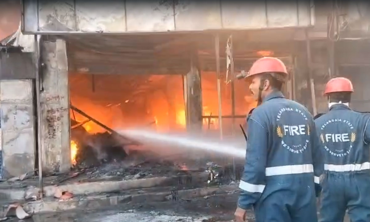 Fire at Mustafa Bed Works Near Falaknuma Bridge in Hyderabad Brought Under Control