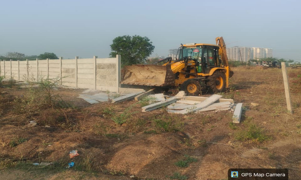 HYDRAA Patighanapur Operation: 47,840 Sq Yards Land Freed in Patancheru Encroachment Drive