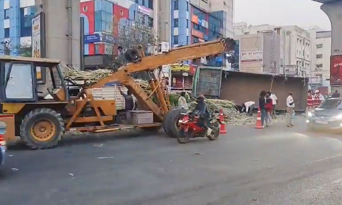 Kukatpally Highway Accident: Sugarcane Truck Overturns, Traffic Jam on National Highway