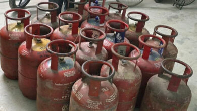 Delhi: Crime Branch busts illegal LPG cylinder racket in Dabri; 17 cylinders recovered