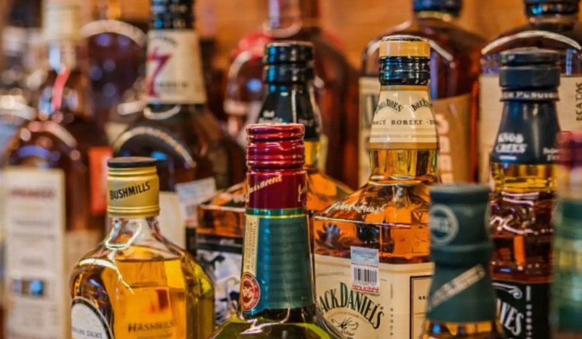 Delhi Police dismantle interstate illicit liquor racket; one arrested