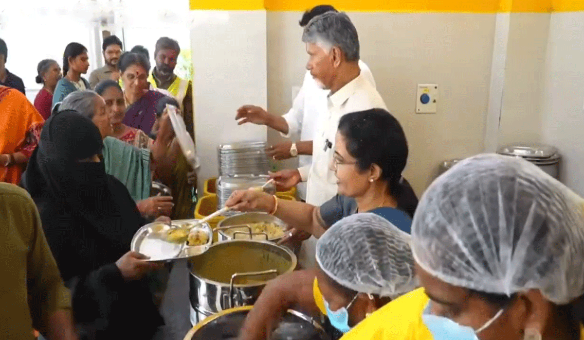 Chandrababu Naidu celebrates birthday at Anna Canteen