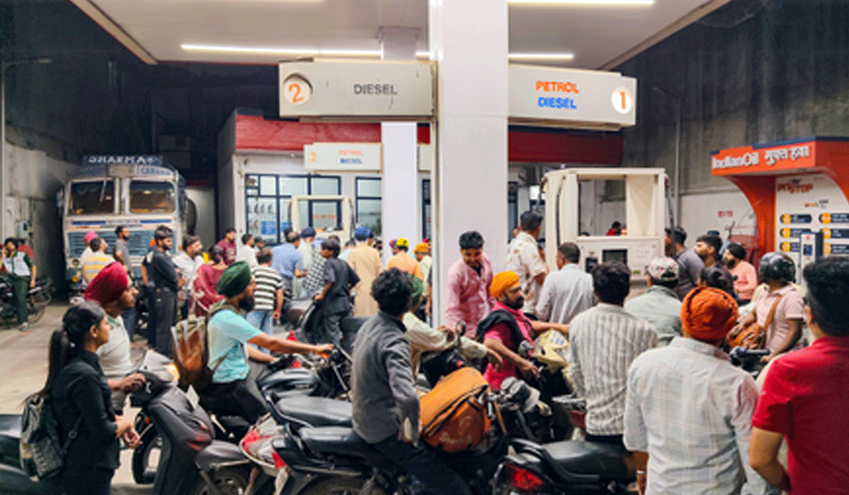 India holds fuel prices steady as US, UAE, Australia, Pak see sharp surge