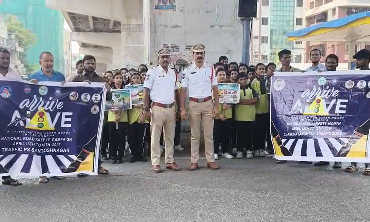 Hyderabad Police Arrive Alive Drive: Road Safety Awareness Program Held in Santoshnagar