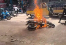 Hyderabad Tolichowki Bike Fire: Two-Wheeler Catches Fire, Major Accident Averted
