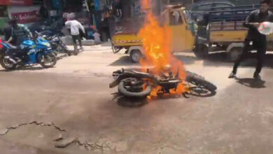 Hyderabad Tolichowki Bike Fire: Two-Wheeler Catches Fire, Major Accident Averted